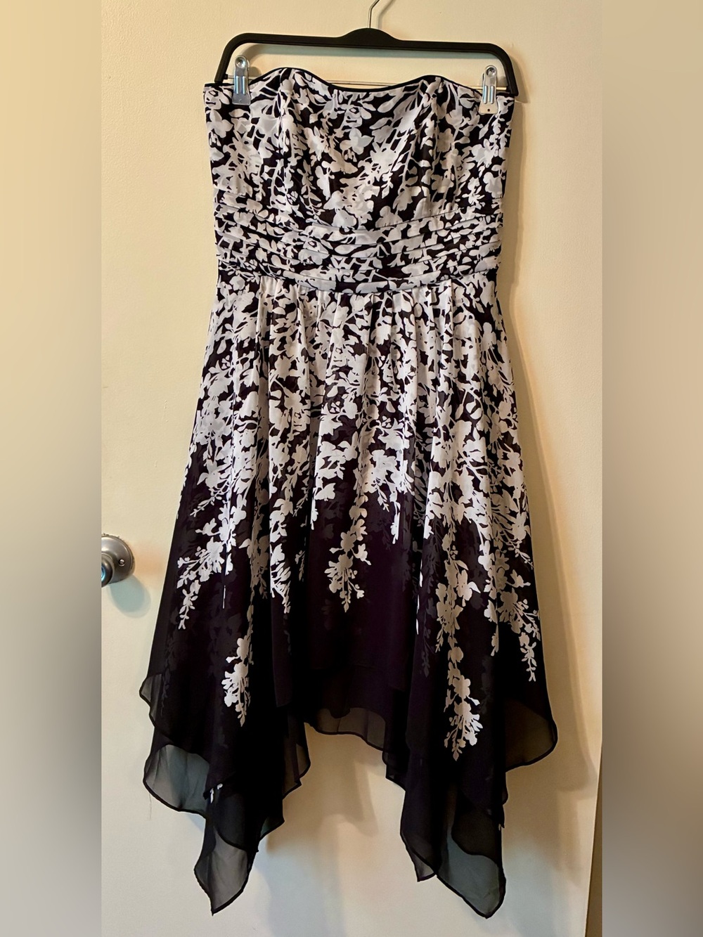 WHBM Black & White Chiffon Strapless Floral Handkerchief Dress Wedding Guest 6